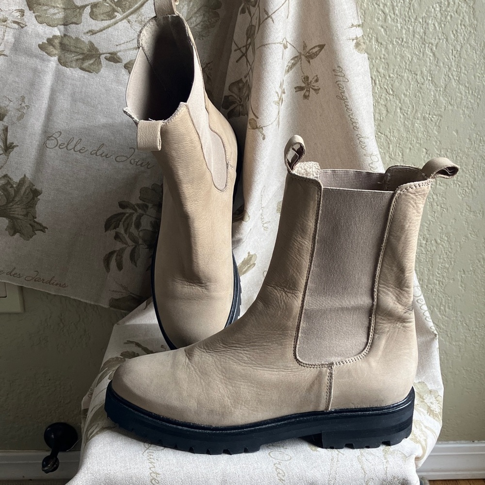 Yaya Women pale tan nubuck leather chunky booties